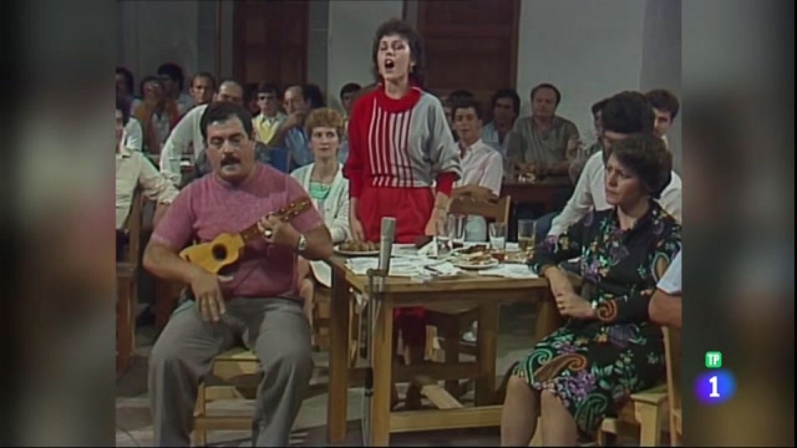 Tenderete - 12/11/2022 A.F. Roque Nublo, Hogar Pensionista de Sta. Cruz de Tenerife, Agrupación Arrecife y África Alonos y Los Guacimaras, en imágenes históricas de Tenderete (1984)