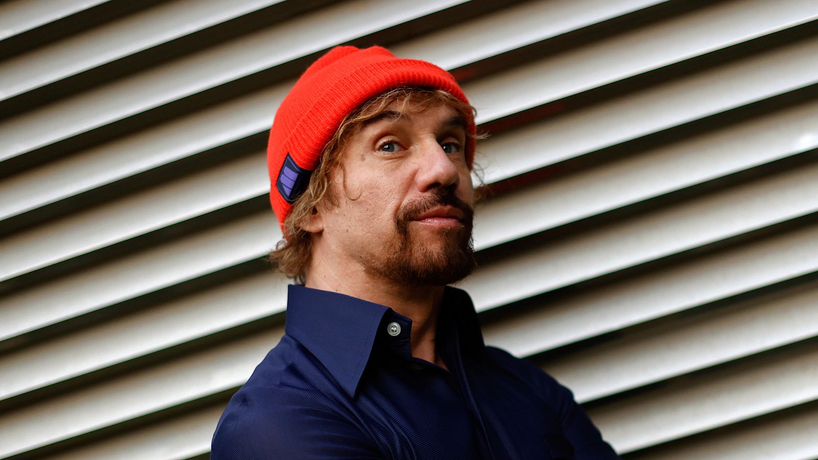 Macaco cambia de registro para hablar del amor - Informativo 24h | Ver