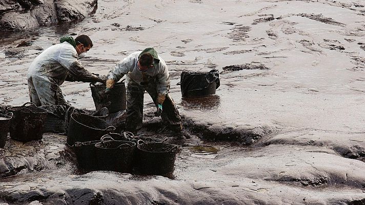 Prestige, 20 años después: cronología de uno de los mayores desastres ecológicos de la historia de España