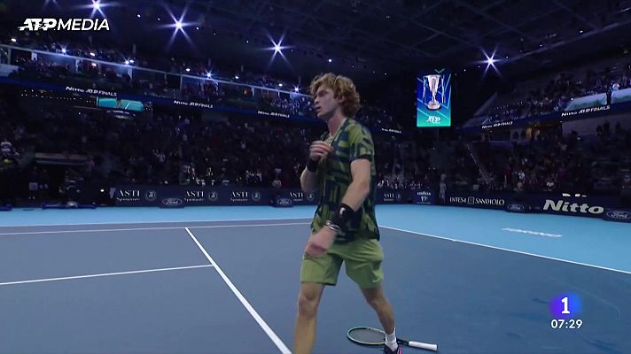 Telediario Matinal - Djokovic gana a Tsitsipas y garantiza que un español termine el año como número 1 tras las Finales ATP