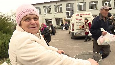 Empieza a llegar ayuda humanitaria a los pueblos de Jersón recuperados por Ucrania