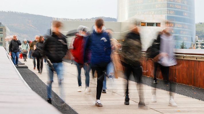 Telediario 1 - La humanidad supera los 8.000 millones de personas