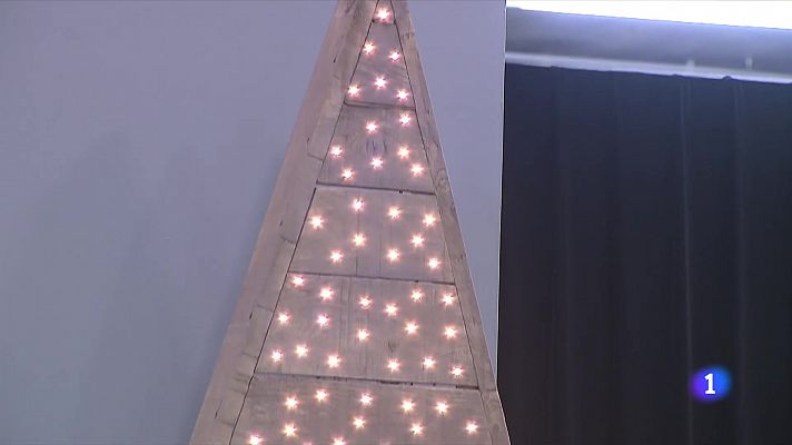 L'Informatiu - Els negocis comencen a lluir l'aspecte nadalenc