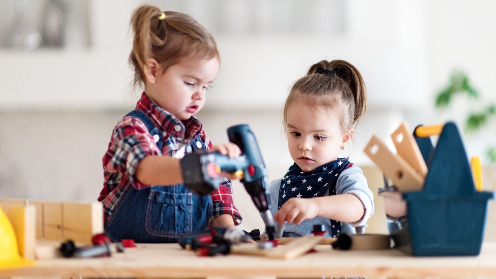 Queda menos de un mes para que llegue Papá Noel y los Reyes Magos, y muchos padres y madres piden juguetes más igualitarios y lejos de estereotipos más tradicionales, sino que contribuyan a una sociedad más igualitaria.