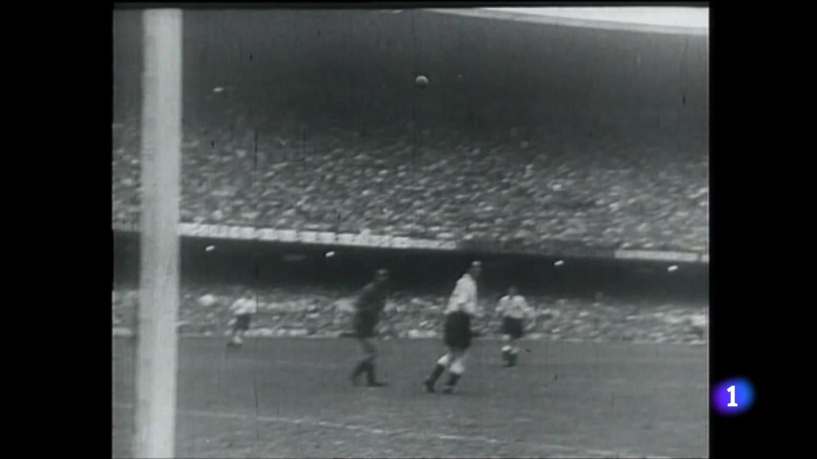 La bailaroa Adriana Bilbao rinde homenaje a su abuelo, Zarra, en su espectáculo flamenco | Ver