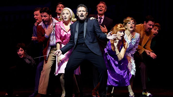 Telediario 2 - Antonio Banderas reabre el Teatro Albéniz con el musical 'Company'