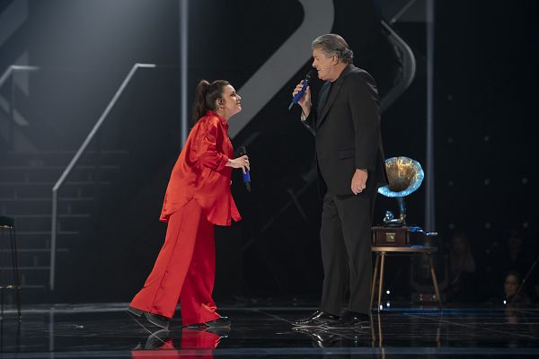 Dúos increíbles - Marta Soto dibuja un pato con mochila en Dúos Increíbles