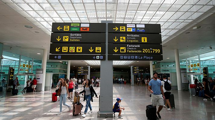 Telediario 1 - Personas sin hogar se refugian las zonas abandonadas del aeropuerto de El Prat
