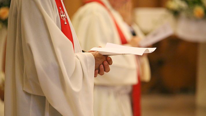 Telediario 2 - Francia investiga a una docena de obispos por abusos sexuales