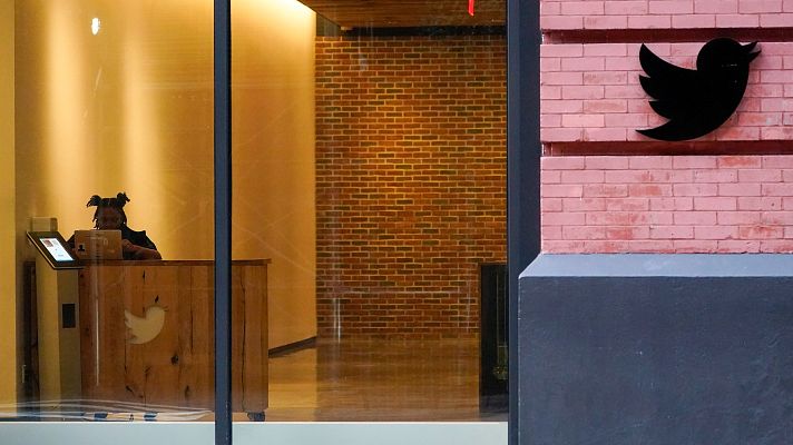 Informativo 24h - El éxodo masivo de trabajadores de Twitter deja su futuro en el aire