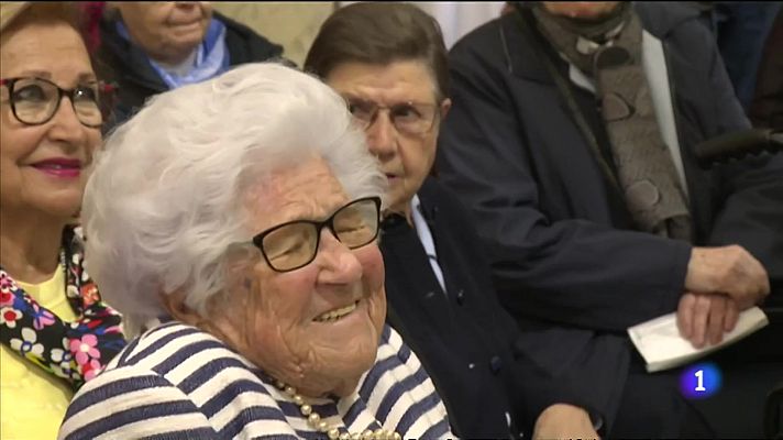 L'informatiu - Comunitat Valenciana - Homenaje a personas centenarias: más de un siglo de vida