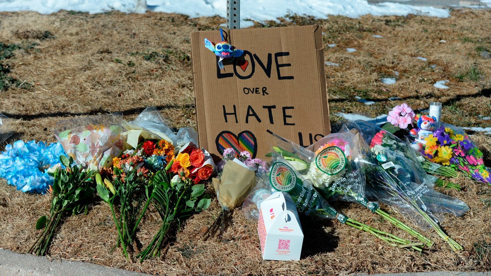 Cinco muertos en un tiroteo en una discoteca LGTBI en Colorado
