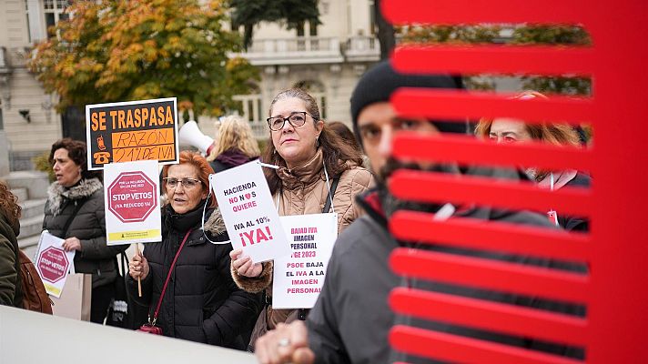 Hablando claro - Los peluqueros reclaman la bajada del IVA al 10 %: "Hay veces que me dan ganas de cerrar"