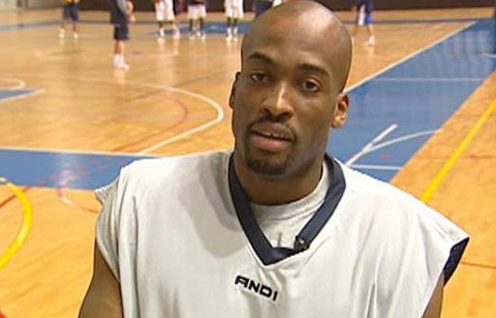 La solidaridad con Haitía también se ha dejado ver en el mundo del baloncesto. Un jugador del Cornellá es de nacionalidad haitiana y mandará a su pañis el dinero recaudado en un amistoso ante el Barcelona.