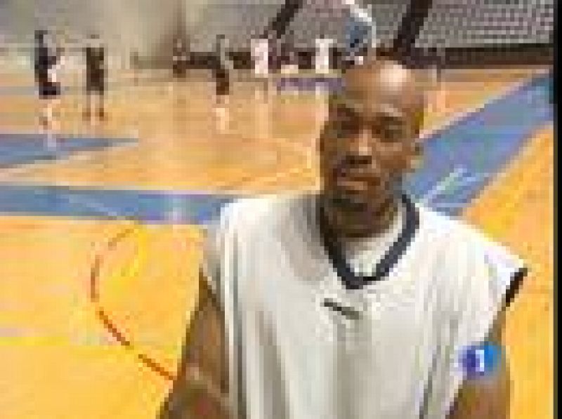 La solidaridad con Haitía también se ha dejado ver en el mundo del baloncesto. Un jugador del Cornellá es de nacionalidad haitiana y mandará a su pañis el dinero recaudado en un amistoso ante el Barcelona.