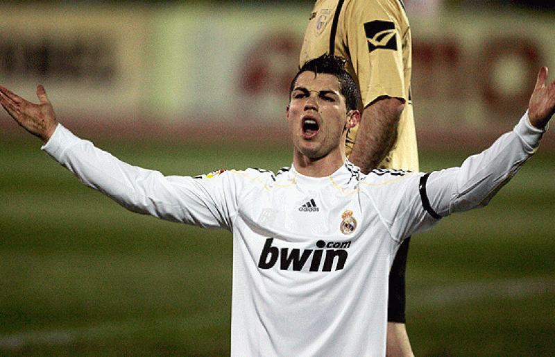 El Real Madrid ya ha dejado atrás el 'bolo' de Albania, con apagón incluido, y ya piensa en la jornada liguera. Van Nistelrooy está cerca de irse a Inglaterra y Diarrá ya ha regresado de la Copa de África.