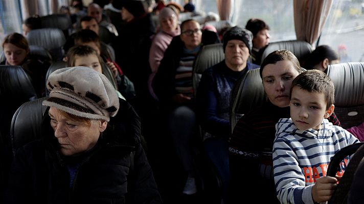 Los residentes de Jersón evacúan la ciudad 