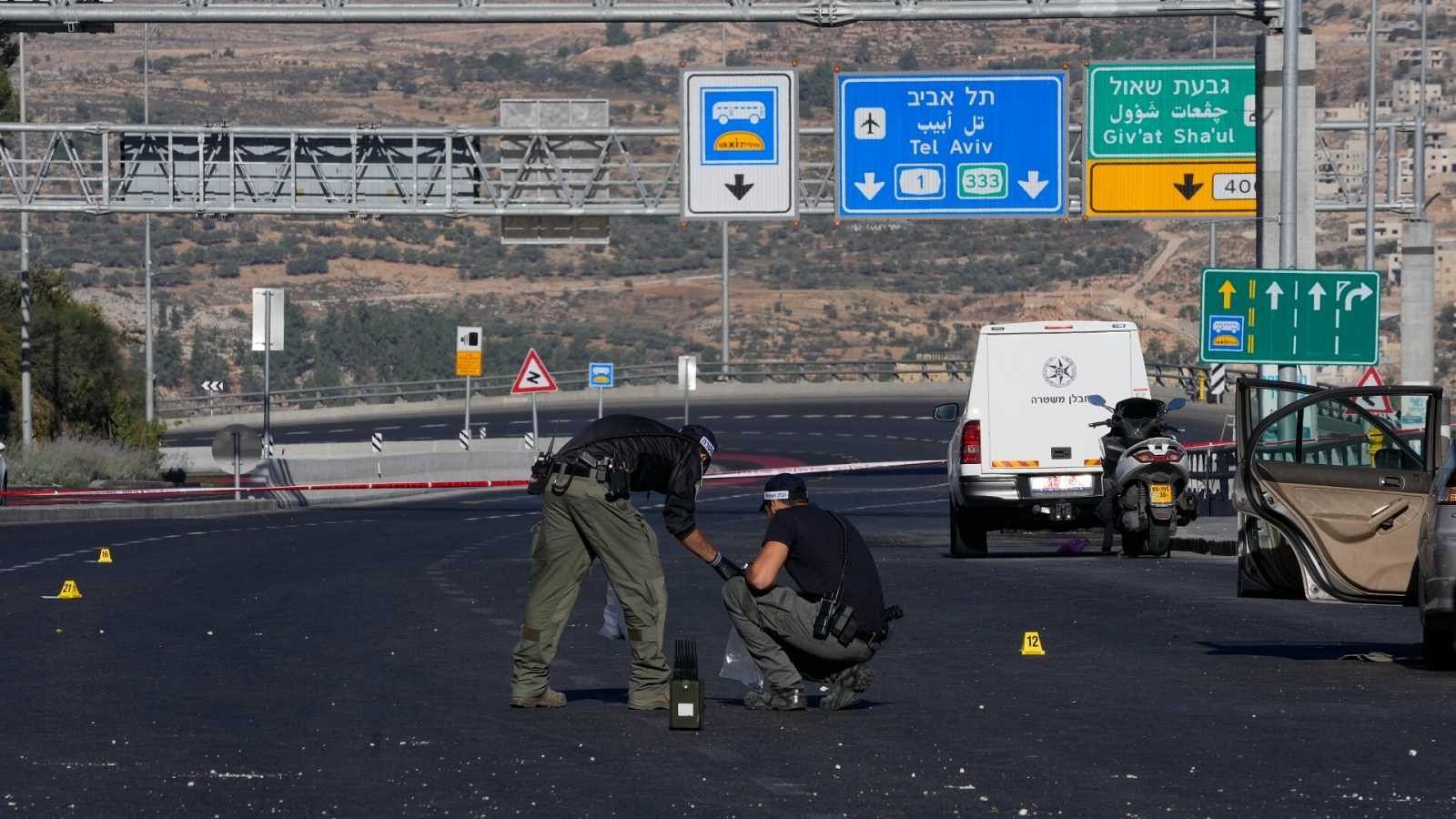 Dos explosiones en paradas de autobús en Jerusalén causan al menos un muerto, en el primer ataque con bomba en años - Ver ahora