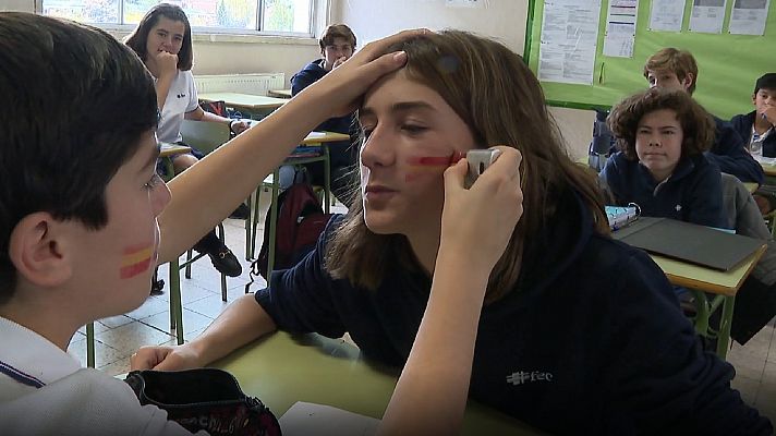 Telediario 1 - Más móviles requisados y alumnos más distraidos: los profesores notan el efecto Qatar 2022