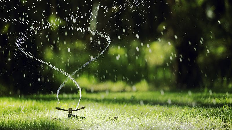 Ante los periodos de sequía en España, es imprescindible ahorrar agua y los expertos recomiendan a los ciudadanos que cambien sus hábitos de consumo.