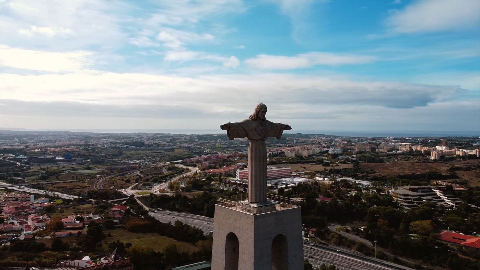 Caminos de Santiago, entre el cielo y la tierra - El camino portugués | Documental en RTVE