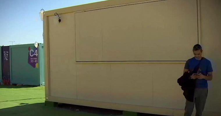 Telediario 1 - Aficionados durmiendo en casetas de obra: la otra cara de la 'marea roja' en el Mundial de Qatar