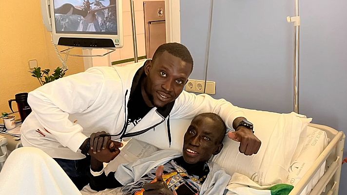 Telediario 2 - El deseo cumplido de Ablaye, enfermo terminal: su hijo llega de Senegal a verle