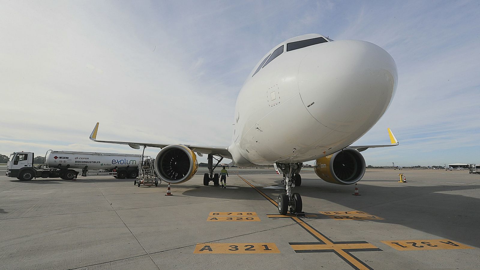 Ensayo pionero en Sevilla para propulsar aviones con combustible producido a partir de huesos de aceituna
