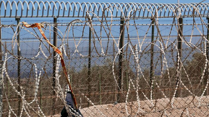 Telediario 2 - Tras el visionado de las grabaciones del salto a la valla de Melilla, la oposición pide más explicaciones