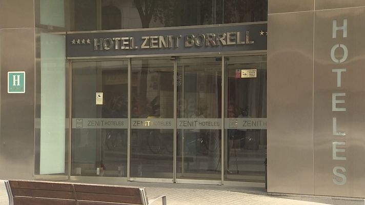 L'Informatiu - Investiguen la mort d'un home a un hotel de Barcelona