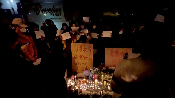 Las protestas contra las duras restricciones anticovid crecen en China