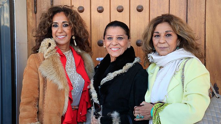 La familia Flores, en el bautizo de la hija de Elena Furiase