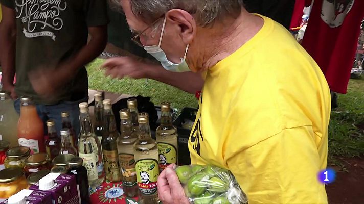 Telediario 1 - Primera reaparición de Bolsonaro desde su derrota en las presidenciales brasileñas