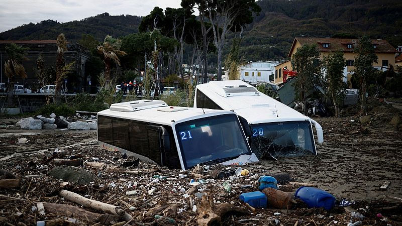 Un corrimiento de tierra destroza barrios en la isla italiana de Ischia