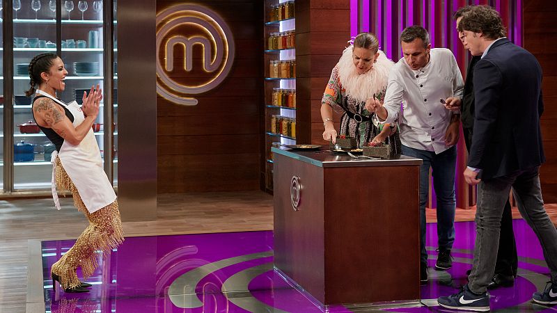 Lorena Castell se concentra y triunfa en el "Sigue al Chef"