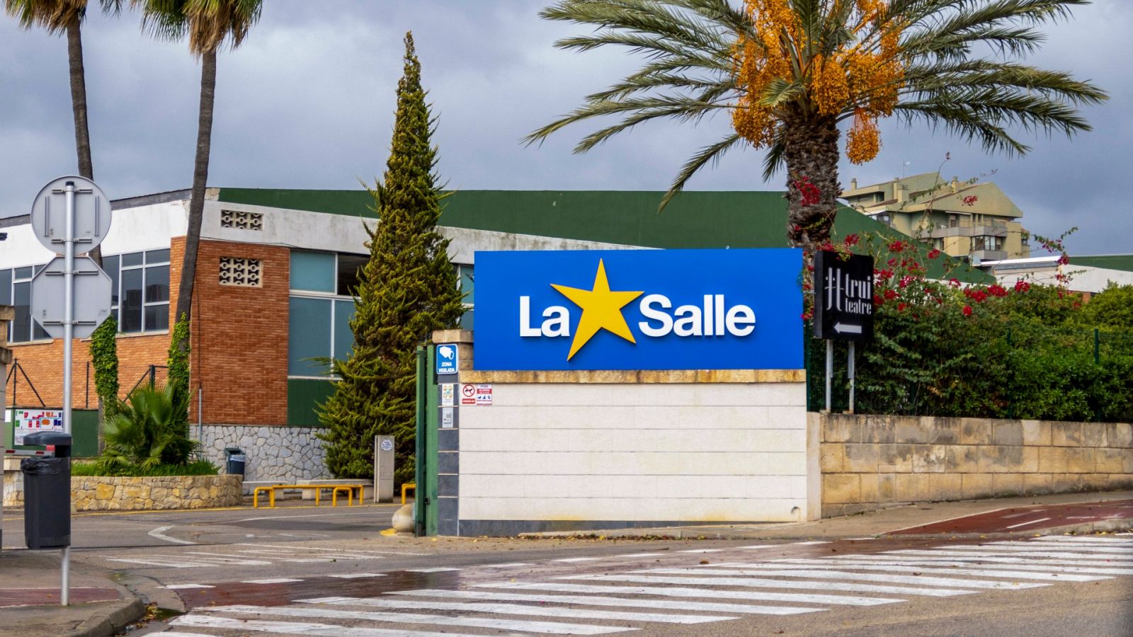 Polémica en un colegio de Palma por retirar una bandera de España