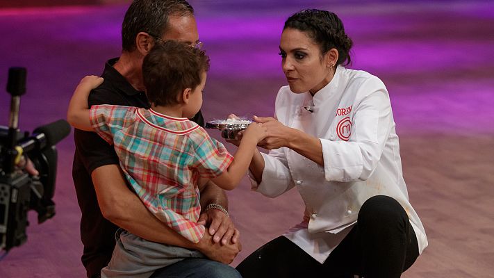 MasterChef Celebrity - Lorena Castell se emociona al ver a su hijo en MasterChef
