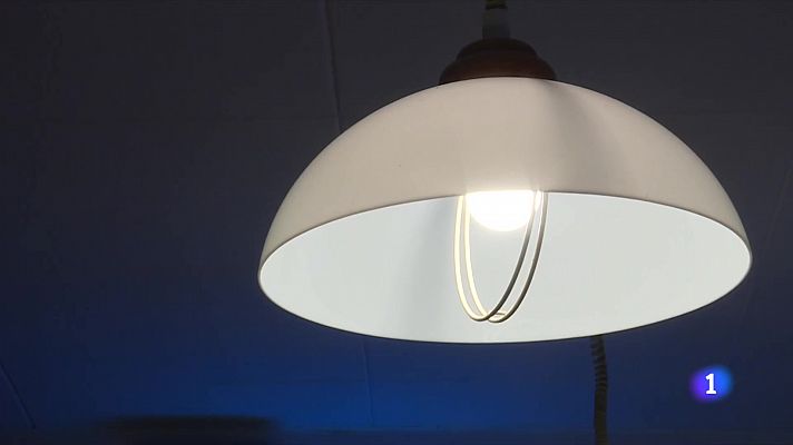 L'Informatiu - Creixen les queixes contra les elèctriques per la facturació de la llum