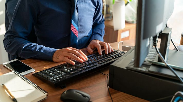 Telediario 1 - Colapso en la Seguridad Social: la falta de personal retrasa la tramitación de expedientes