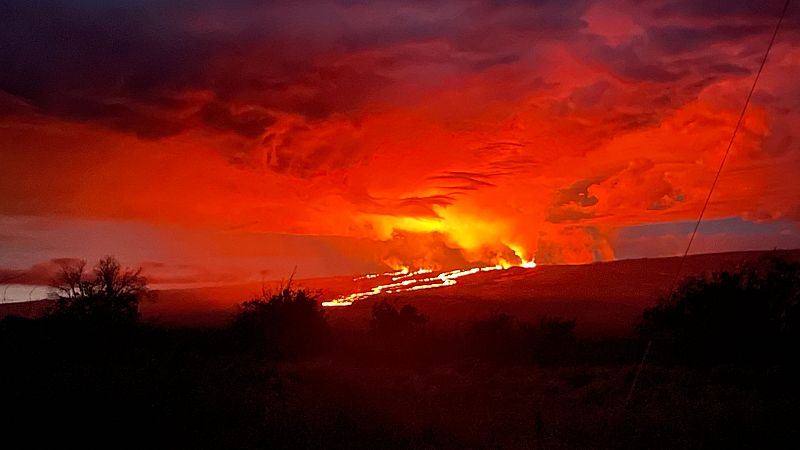 El despertar del volcán Mauna Loa en Hawái no entraña peligro para la población