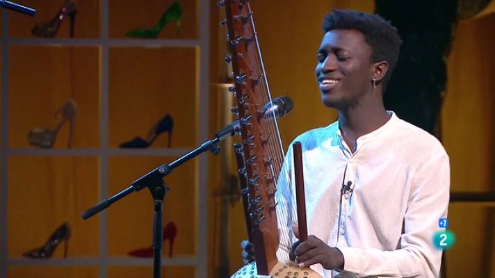 Punts de vista - Actuació de Momi Maiga | Punts de vista