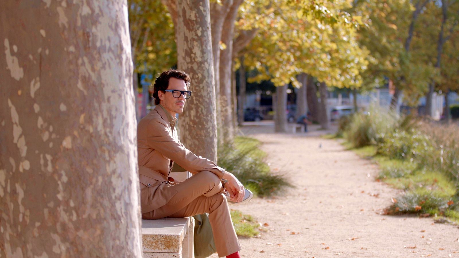 Juan Avellaneda inicia un recorregut on la motivació de cada artesà tindrà un pes important en la història. Hi participen Gisela Chortó, Jordi Torrent i Marina Salazar.