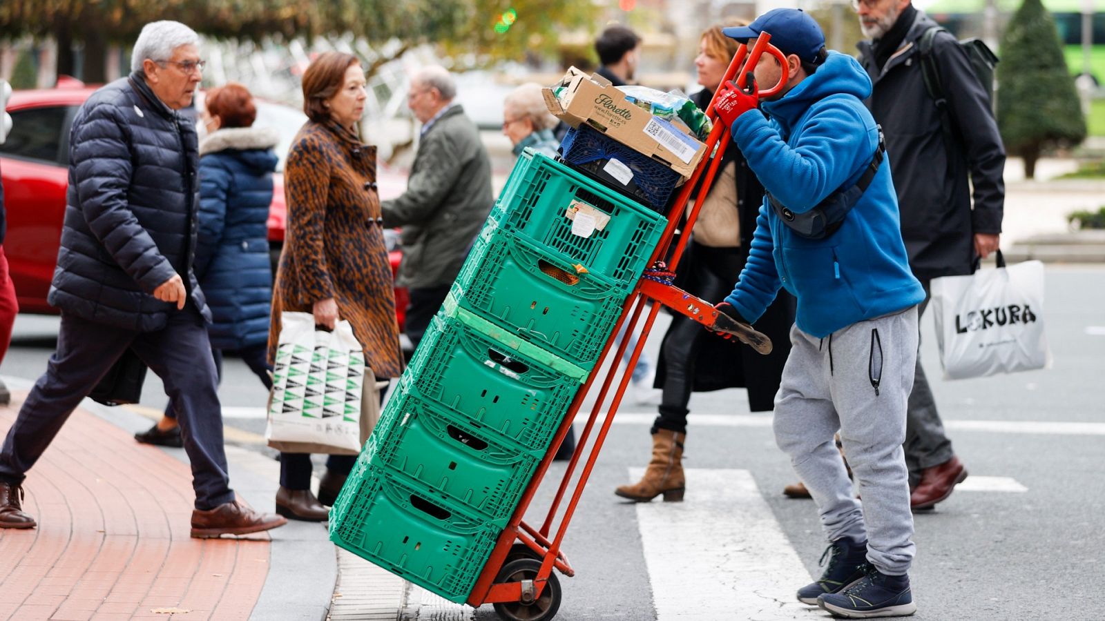 El paro en España baja en noviembre