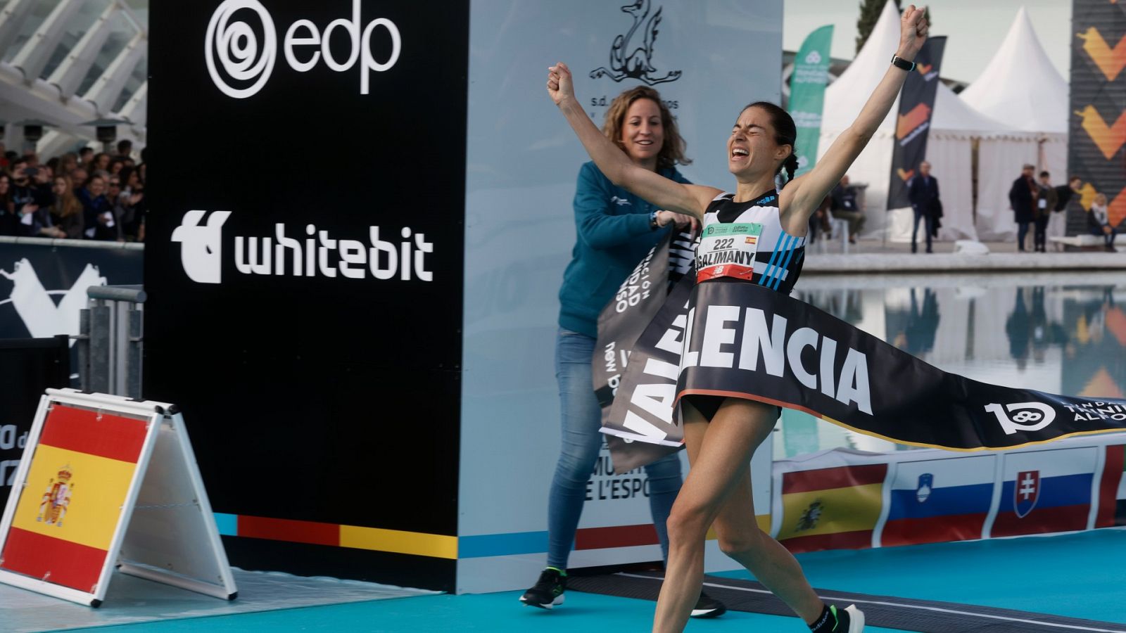 Marta Galimany bate el récord de España en el maratón de Valencia - Ver llegada