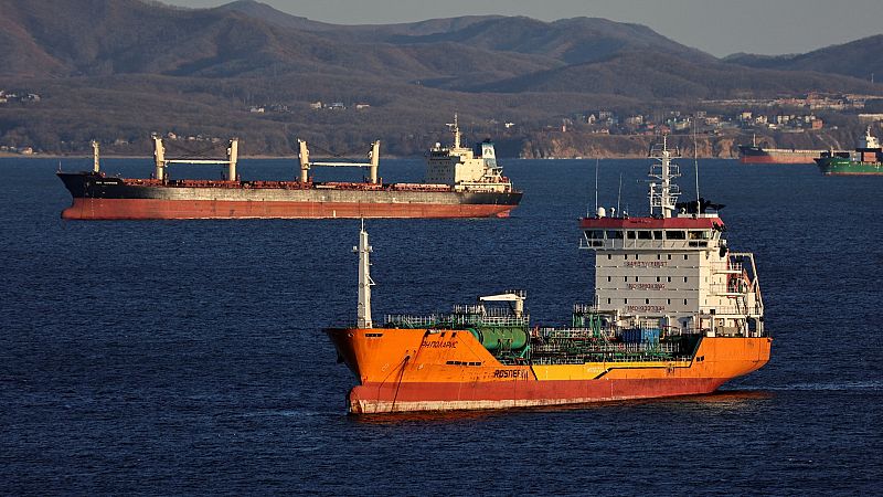 Guerra en Ucrania: La UE comienza a aplicar el veto al petróleo ruso transportado por mar y el tope pactado con el G7 - Ver ahora