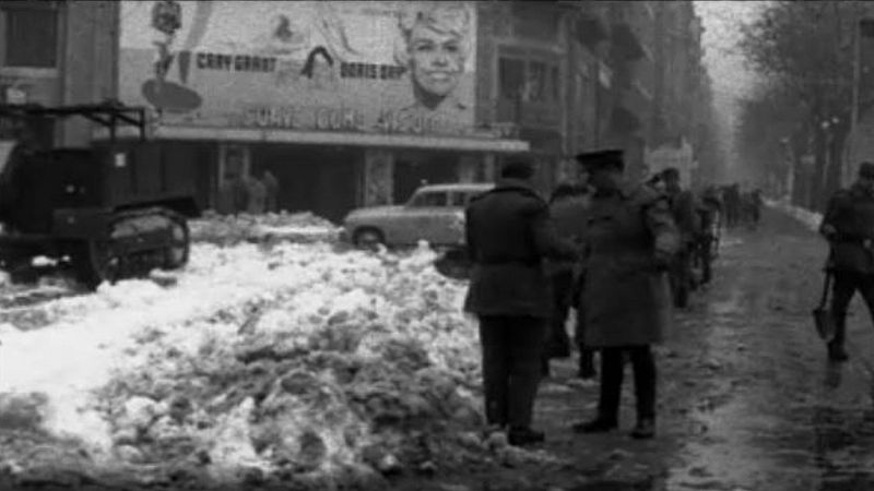 Barcelona bajo la nieve: intervencin del ejrcito. Beb nacido el 25 de diciembre