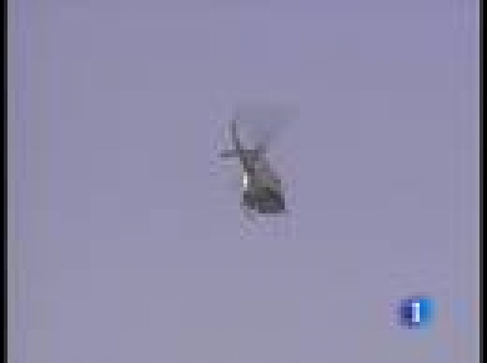 Continúan buscando a tres de los ocupantes del helicóptero de Salvamento Marítimo que ayer cayó al mar | Ver