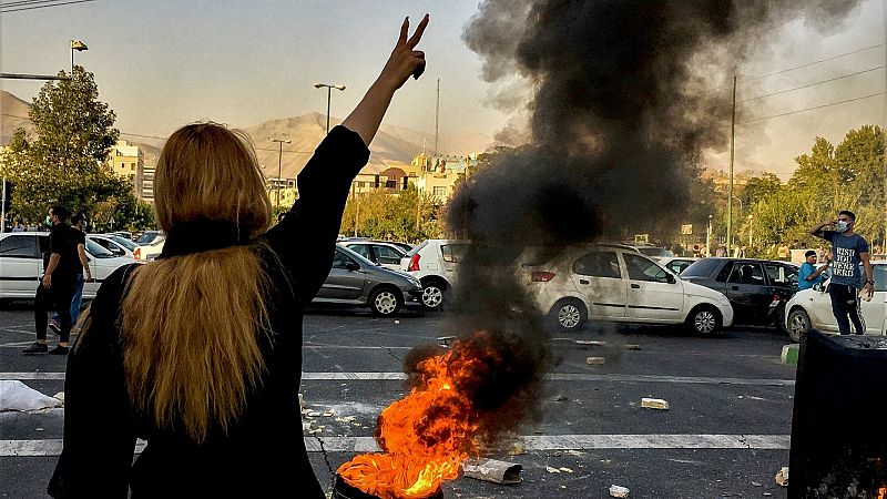 Revueltas en Irán: una joven denuncia la falta de libertad y la represión