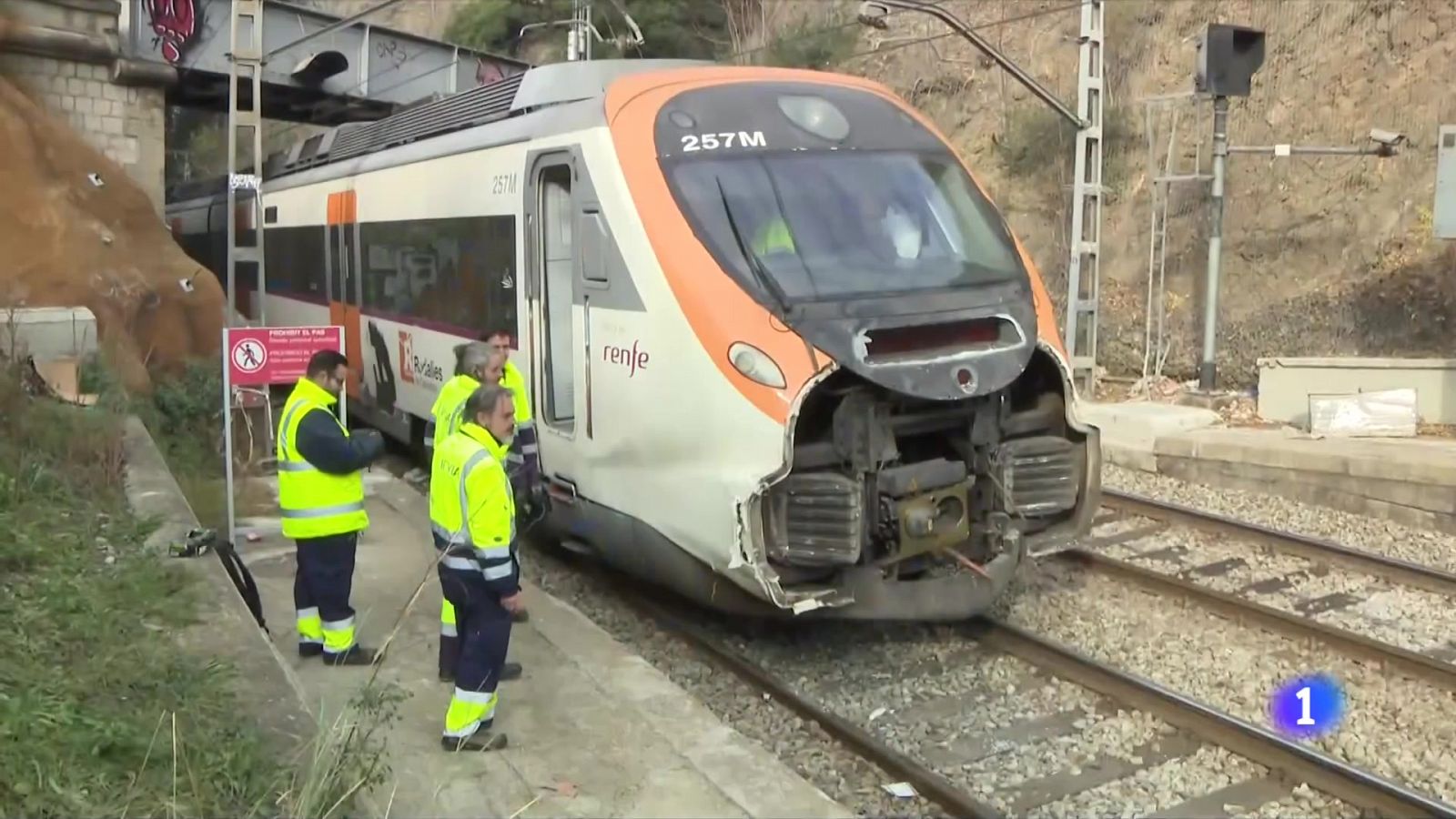 Xoc entre dos trens de Renfe a Montcada