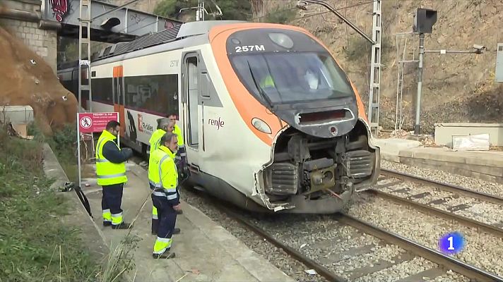 Xoc entre dos trens de Renfe a l'estació de Montcada